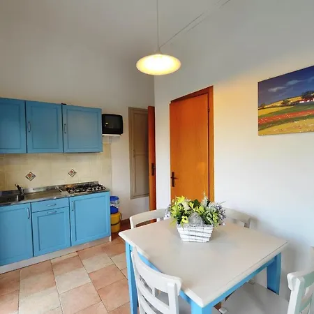 Apartment In 22097 *